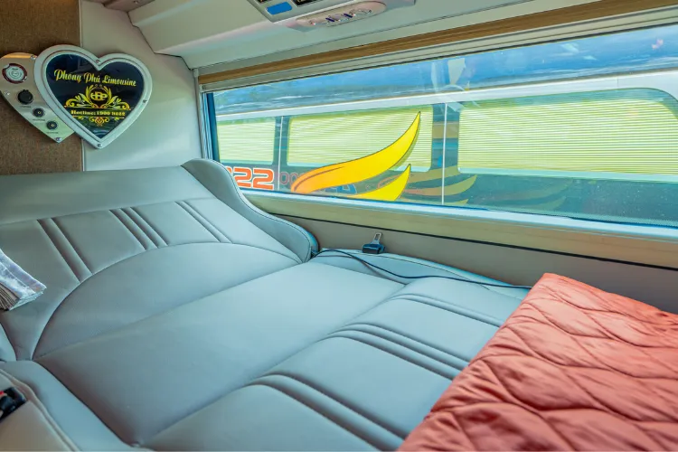 Không gian nội thất sang trọng của dòng xe limousine đi Phú Thọ