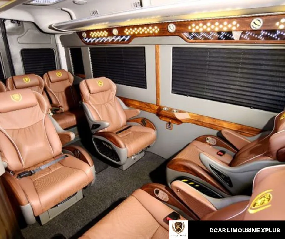 Nội thất sang trọng với ghế massage của dòng xe Limousine 9 chỗ