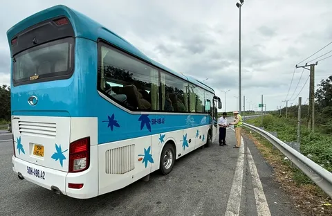 Thời gian vận chuyển nhanh chóng là ưu điểm vượt trội của dịch vụ gửi chứng từ qua nhà xe