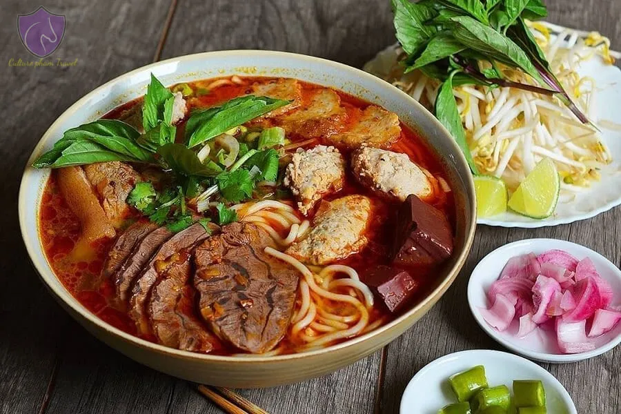 Những bát bún bò và phở mang hương vị đặc trưng tại các quán ăn sáng nổi tiếng