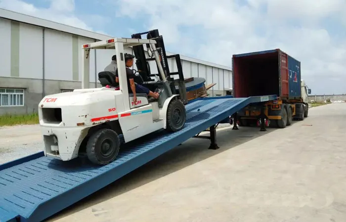 Sử dụng thiết bị nâng hạ chuyên dụng giúp đảm bảo an toàn cho hàng hóa dự án