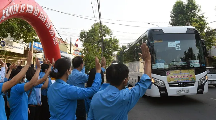 Dịch vụ xe đưa đón nhân viên chuyên nghiệp tại KCN Bàu Xéo Trảng Bom giúp doanh nghiệp vận hành ổn định