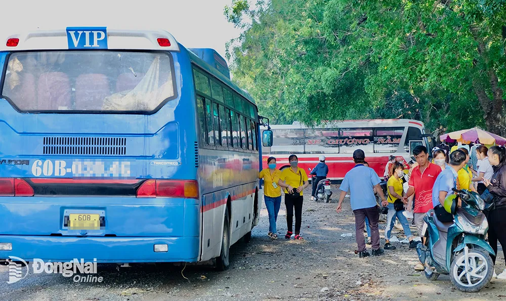 Dịch vụ xe đưa đón công nhân chuyên nghiệp tại KCN Giang Điền Trảng Bom giúp doanh nghiệp ổn định nhân sự