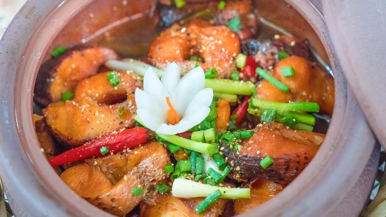 Món cá lóc kho tộ đậm đà linh hồn của bữa cơm niêu Biên Hòa
