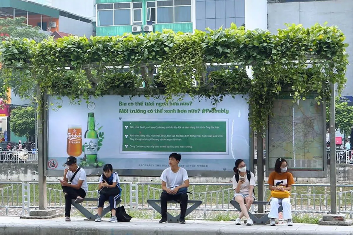 Hành khách nên đứng đúng khu vực quy định để đảm bảo an toàn khi đón xe