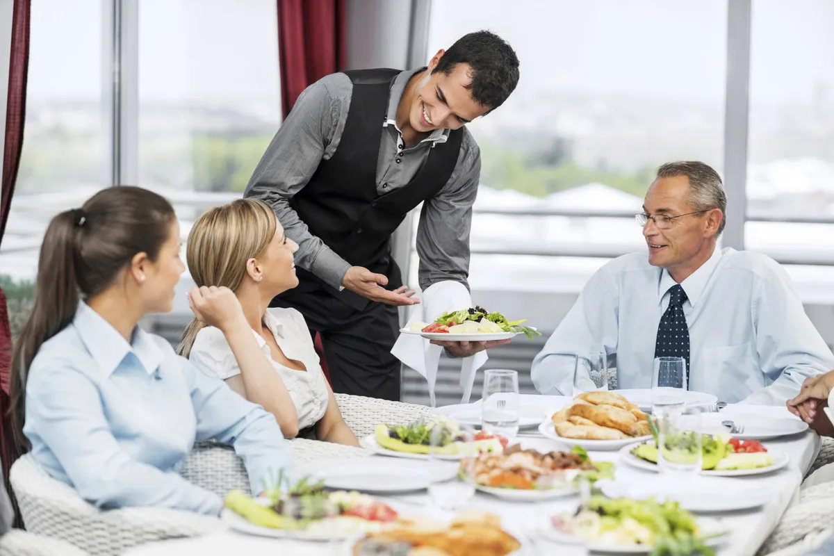 Dịch vụ chuyên nghiệp và tận tâm là điểm cộng lớn giúp khách hàng hài lòng