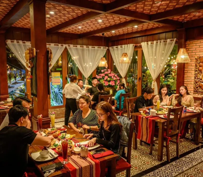 Quán nướng Cây Si luôn là điểm đến sôi động và thu hút đông đảo thực khách tại khu vực Biên Hòa