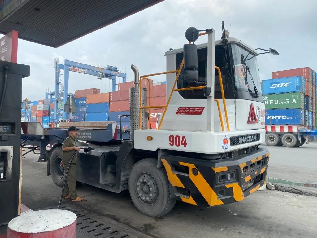 Sự phối hợp nhịp nhàng giữa các bộ phận đảm bảo chuyến hàng luôn đúng tiến độ
