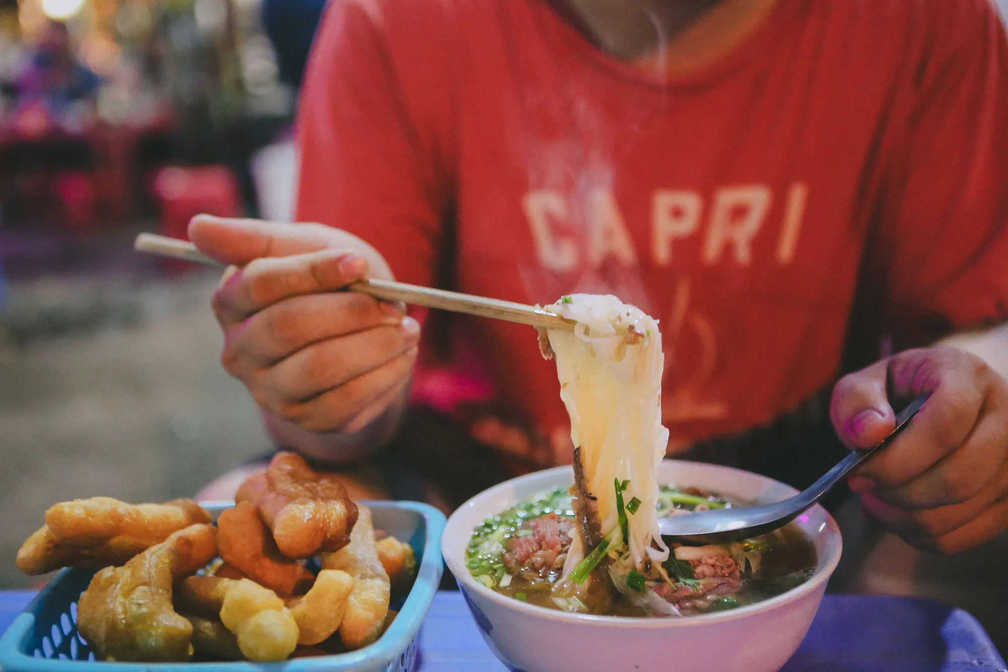 Các món ăn nóng hổi được chế biến tại chỗ là lựa chọn an toàn nhất cho hành khách