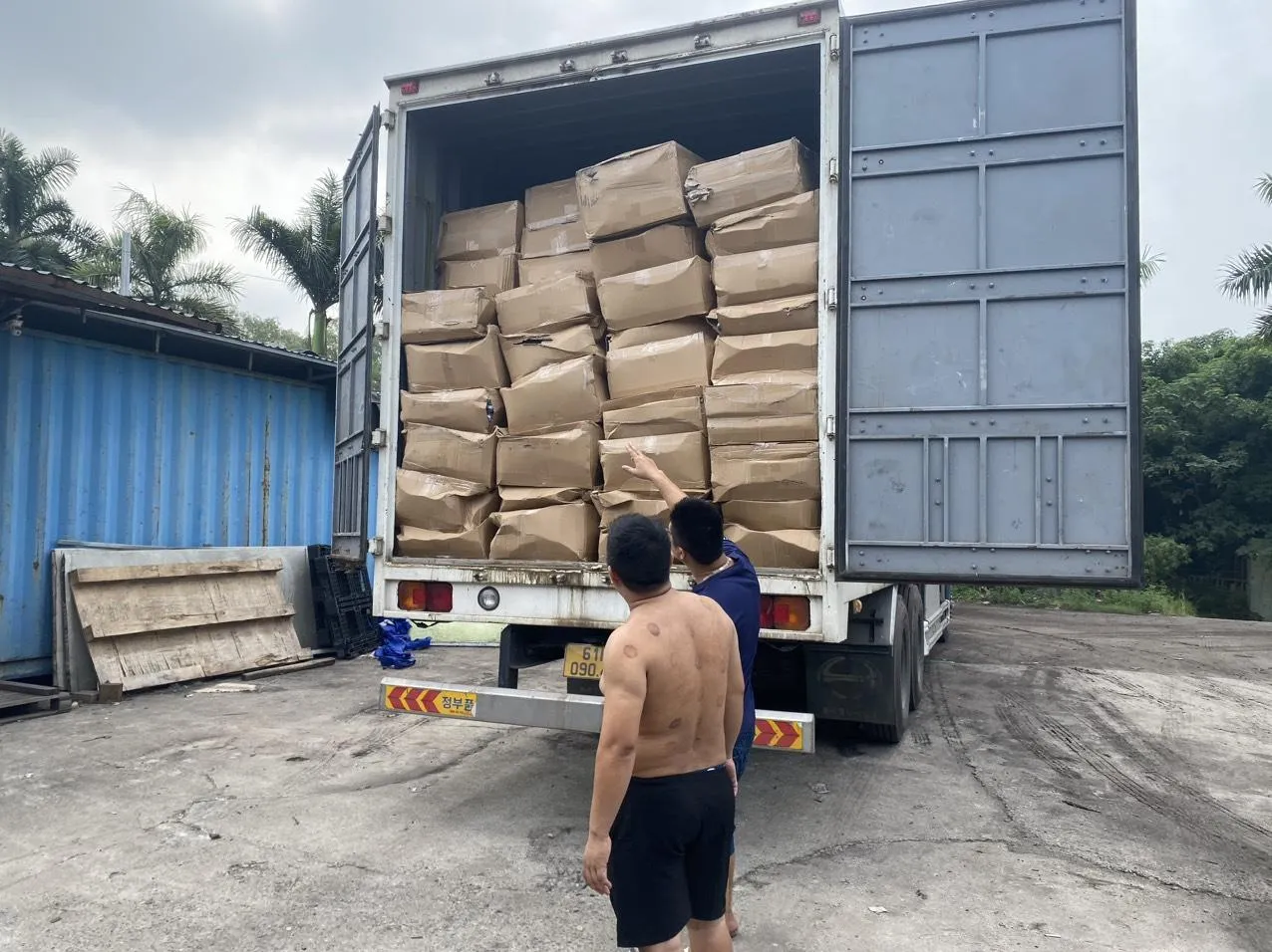 Vận chuyển đa dạng các mặt hàng tiêu dùng và nguyên liệu sản xuất