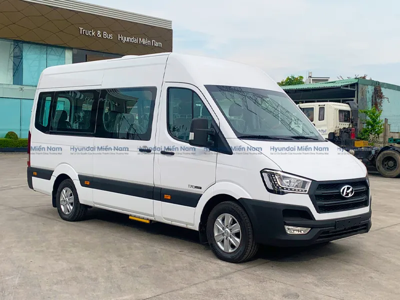 Hyundai Solati  Lựa chọn cao cấp cho chuyến hành hương Châu Đốc